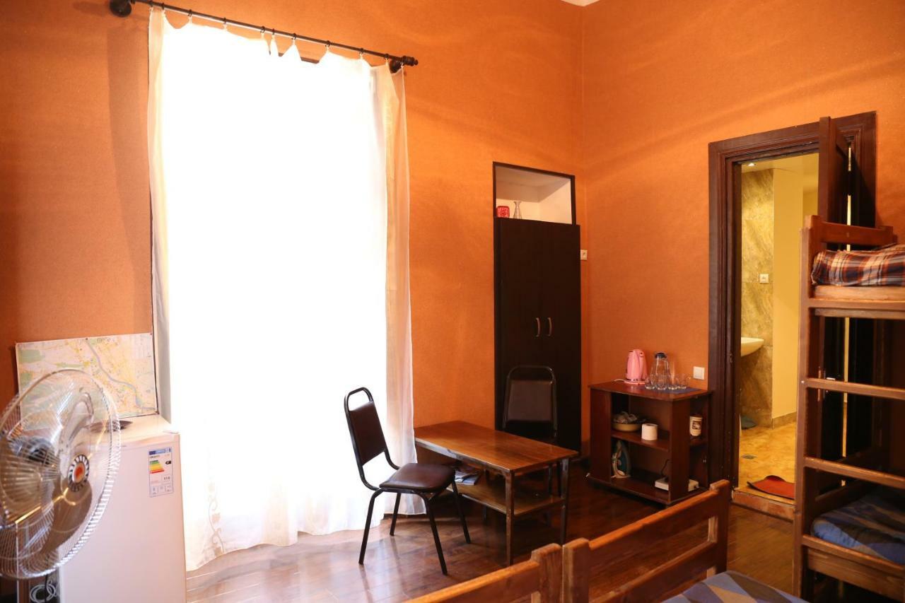 Private Rooms In The City Center - Chonqadze 9 تبليسي المظهر الخارجي الصورة