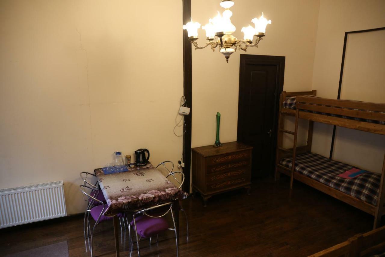 Private Rooms In The City Center - Chonqadze 9 تبليسي المظهر الخارجي الصورة